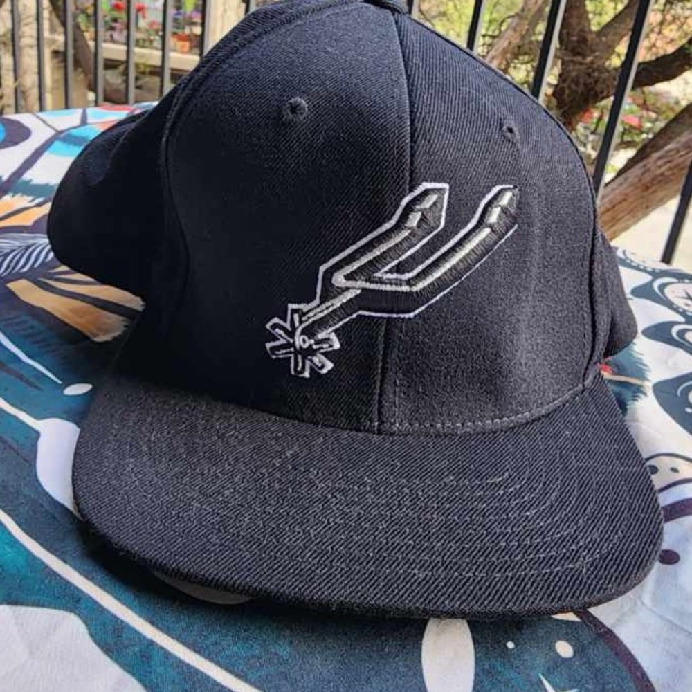 San‎ Antonio Spurs Mitchell & Ness NBA Team Logo SnapBack Hat